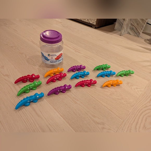 Learning Alligator Letter Set - Picture 11 of 11